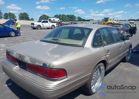 1995 Ford Crown Victoria Lx z USA, uszkodzony, nr VIN 2FALP74W8SX206290